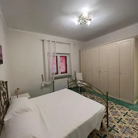 E Flat Park And Pool Holiday home
