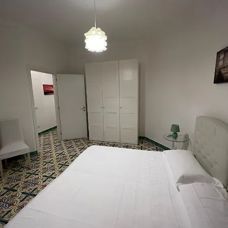 E Flat Park And Pool Holiday home *
