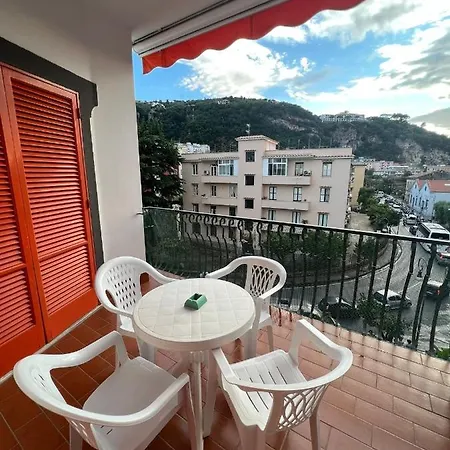 E Flat Park And Pool Holiday home Sorrento