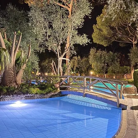 E Flat Park And Pool * Sorrento